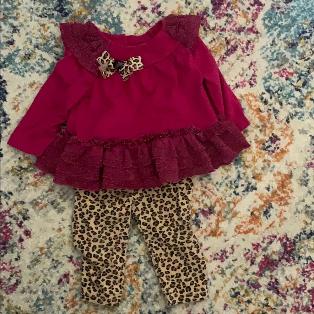 Super cute infant outfit, worn maybe 3-5 times.